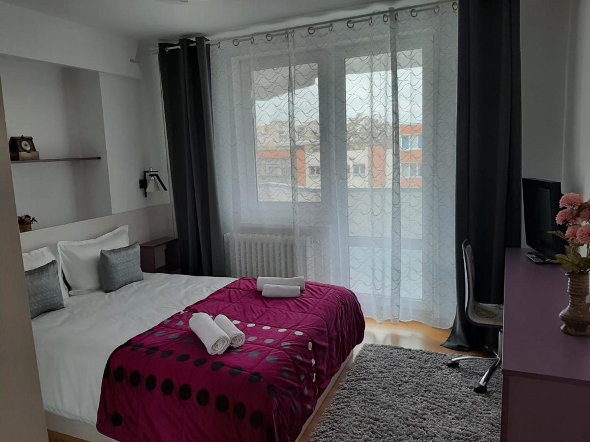 Chic Apartament Дева Екстериор снимка