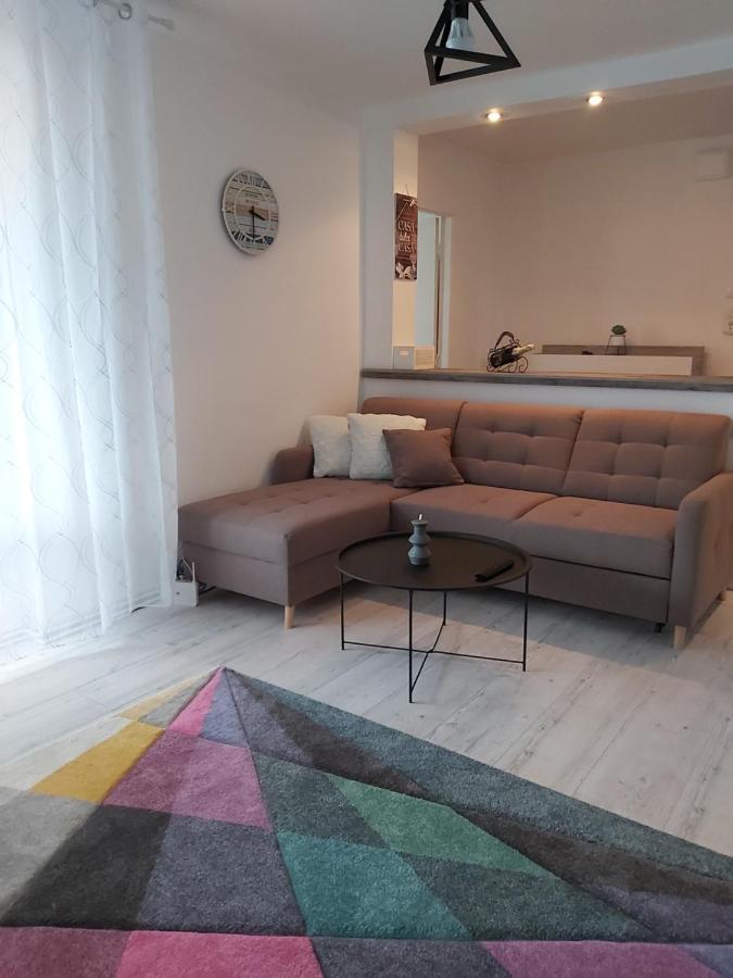 Chic Apartament Дева Екстериор снимка