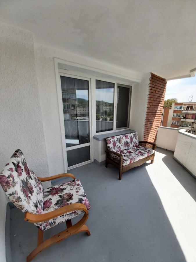 Chic Apartament Дева Екстериор снимка